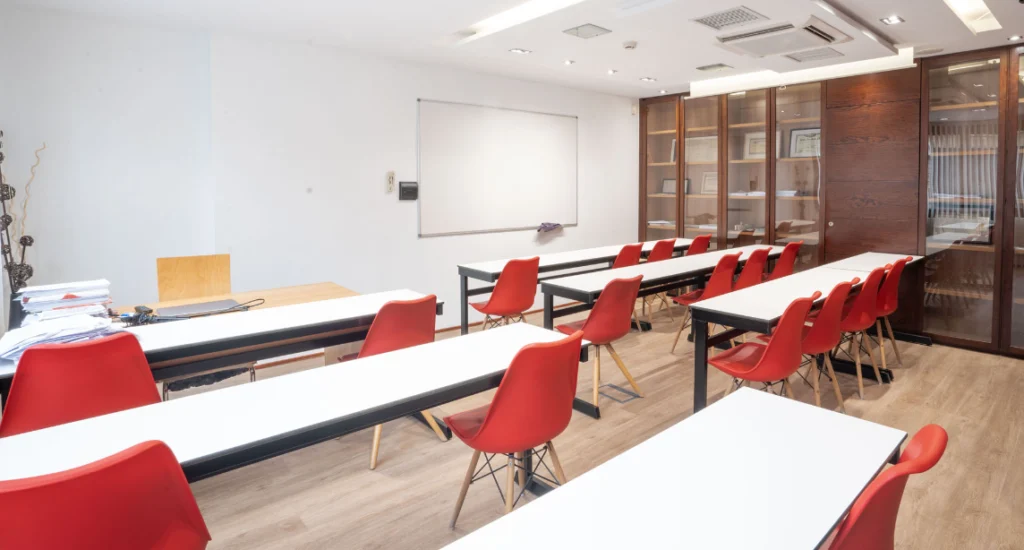 aula en la que se preparan las oposiciones de policia en el pais vasco