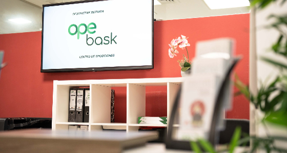 Recepción del centro Opebask, especializado en la preparación de oposiciones de la Diputación Foral de Álava.
