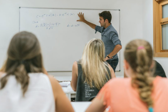Clase de preparación de oposiciones de Guardia Civil en San Sebastián