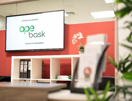 Aula de Opebask para preparar oposiciones de Ertzaintza en Vitoria